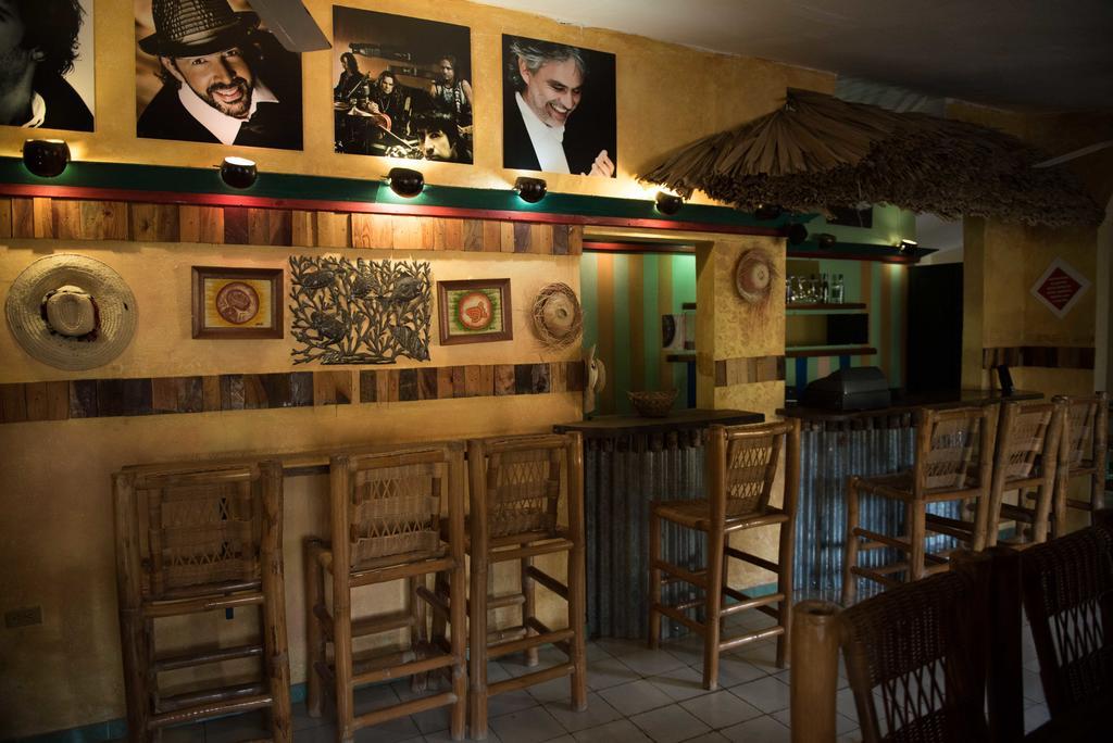 Hostal Dona Chava Pedernales Bagian luar foto