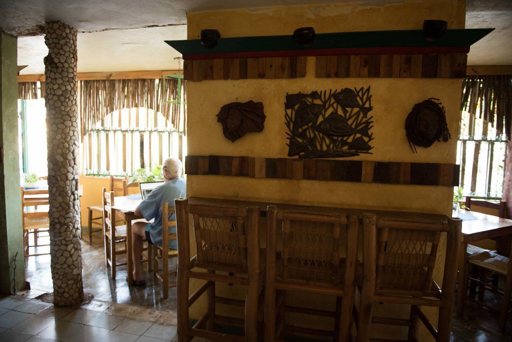Hostal Dona Chava Pedernales Bagian luar foto